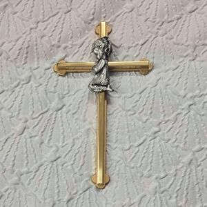 Vintage Camco Praying Girl Children’s Cross Crucifix Gold Pewter Wall Hanging